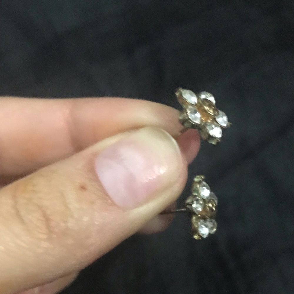 FLOWER STUD EARRINGS - Picture 2 of 2